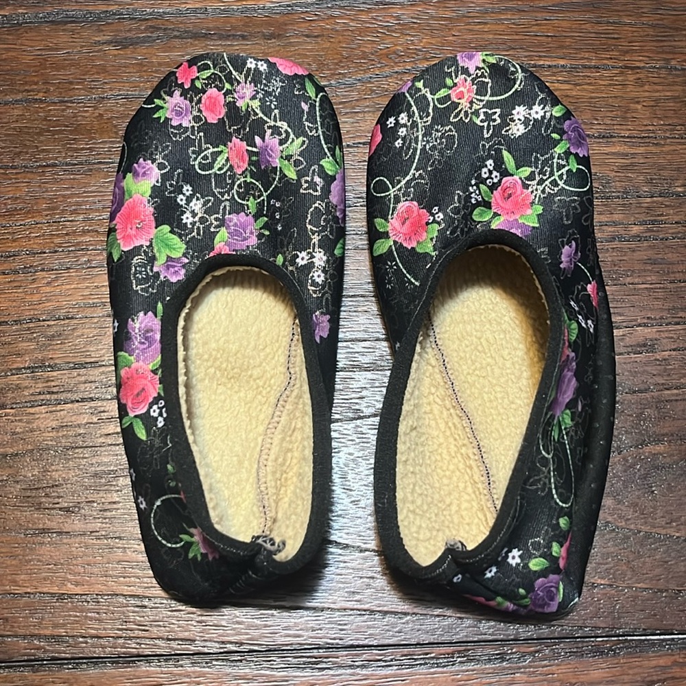 Women’s Slippers Floral Lined Thin Compact Black Pink Purple One Size